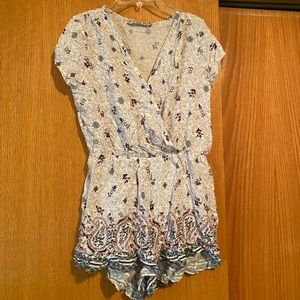 Romper white blue and burgundy.
